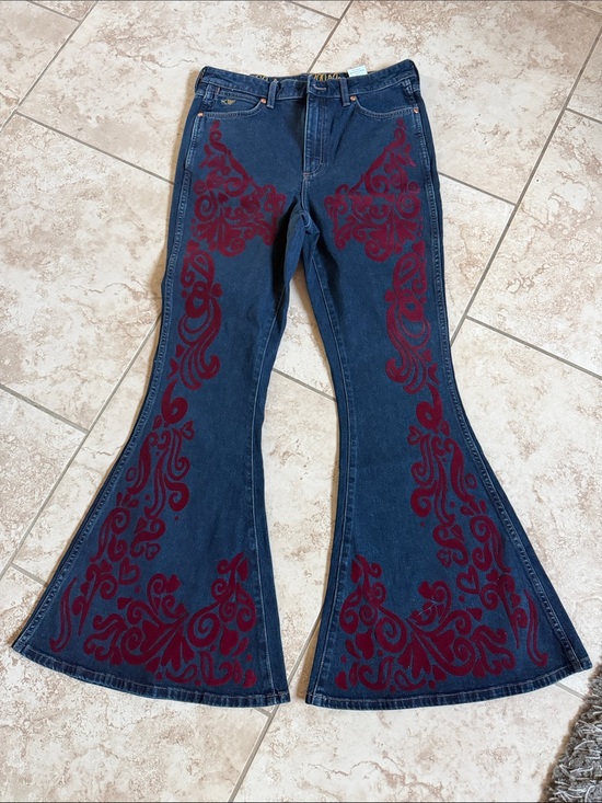 Wrangler Denim - NWT Lainey Wilson x Wrangler flare jeans 31x34